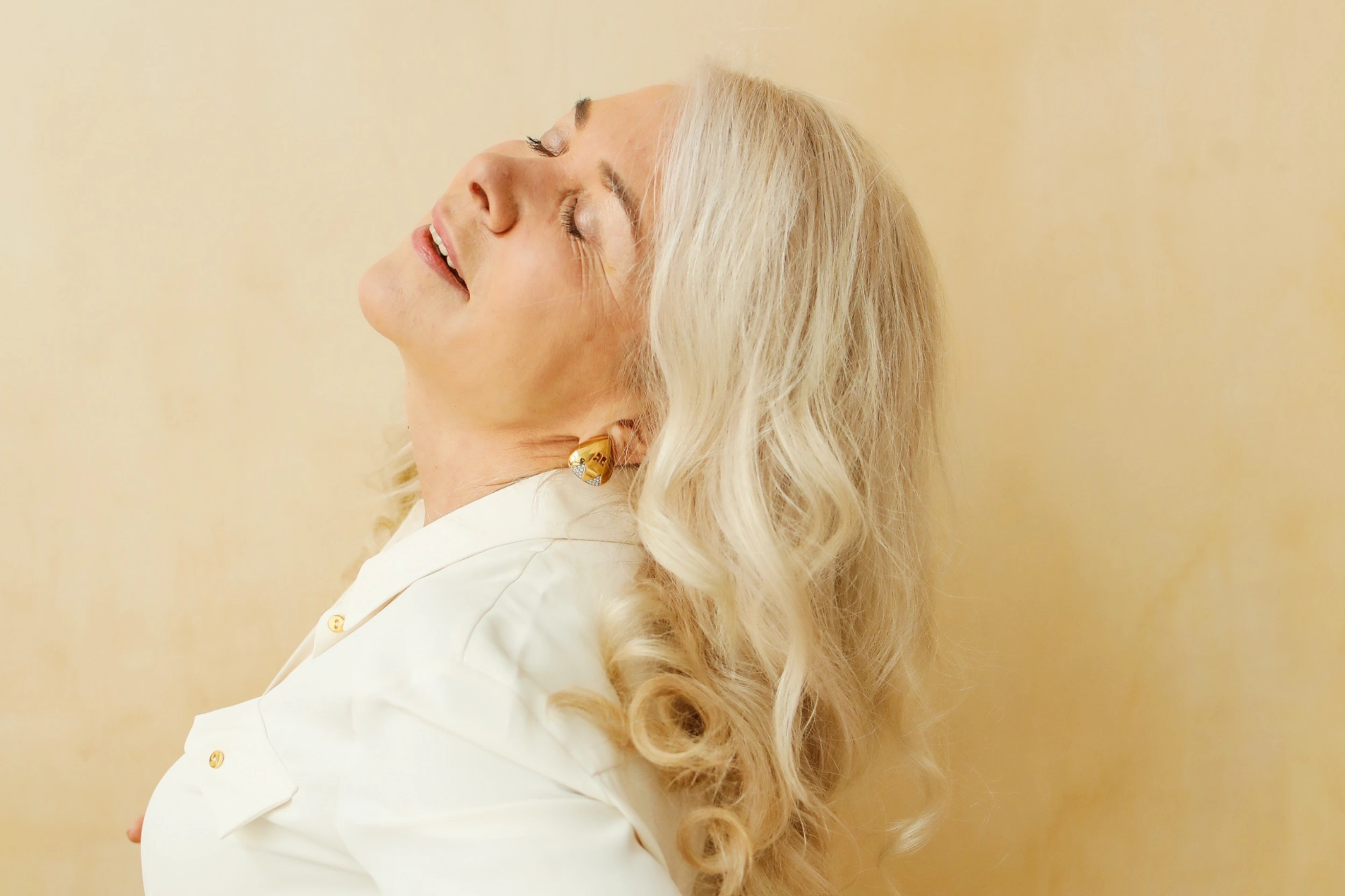 Dame qui vient de recevoir un soin anti-âge