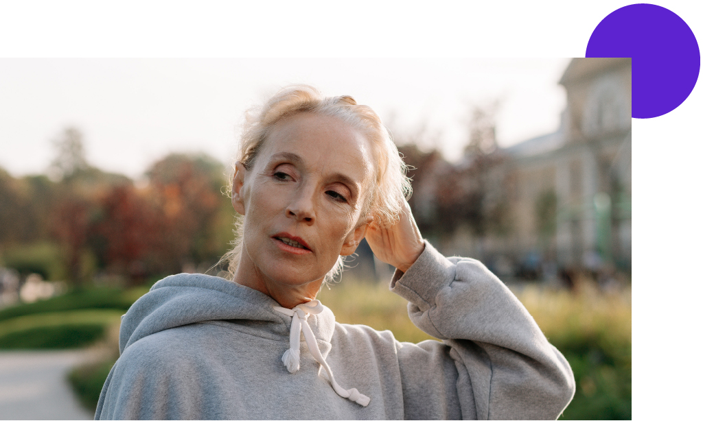 femme qui vient de finir sa séance de sport en extérieur