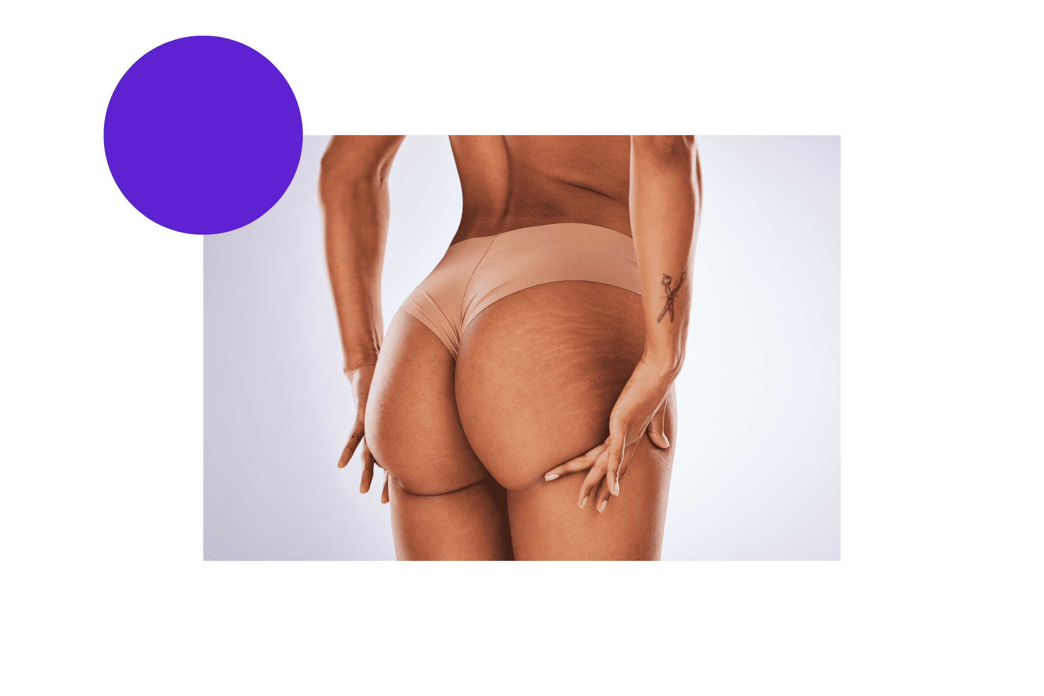 Femme qui montre ses fesses épilées