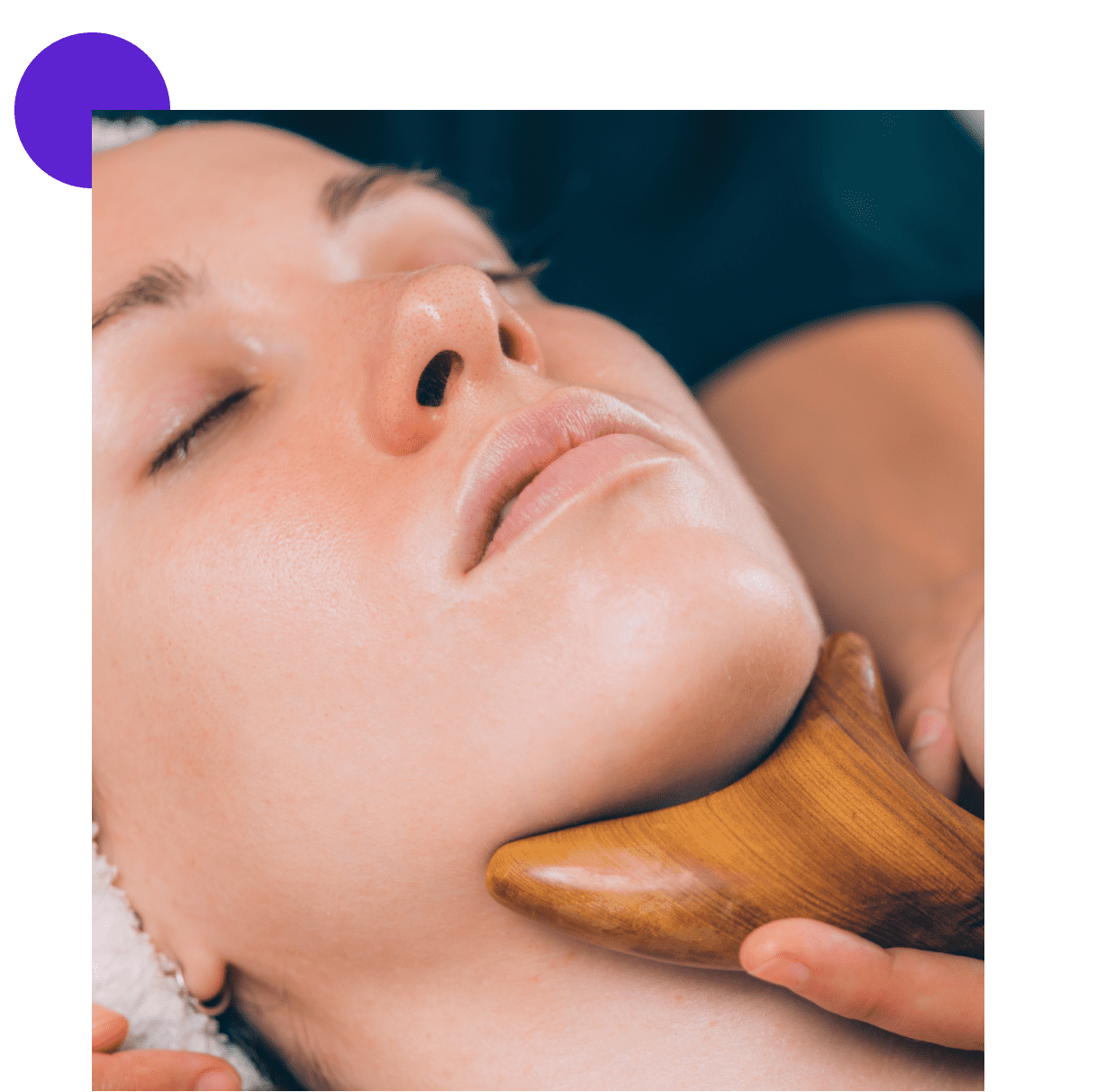 drainage du double menton avec un outil de face sculpting