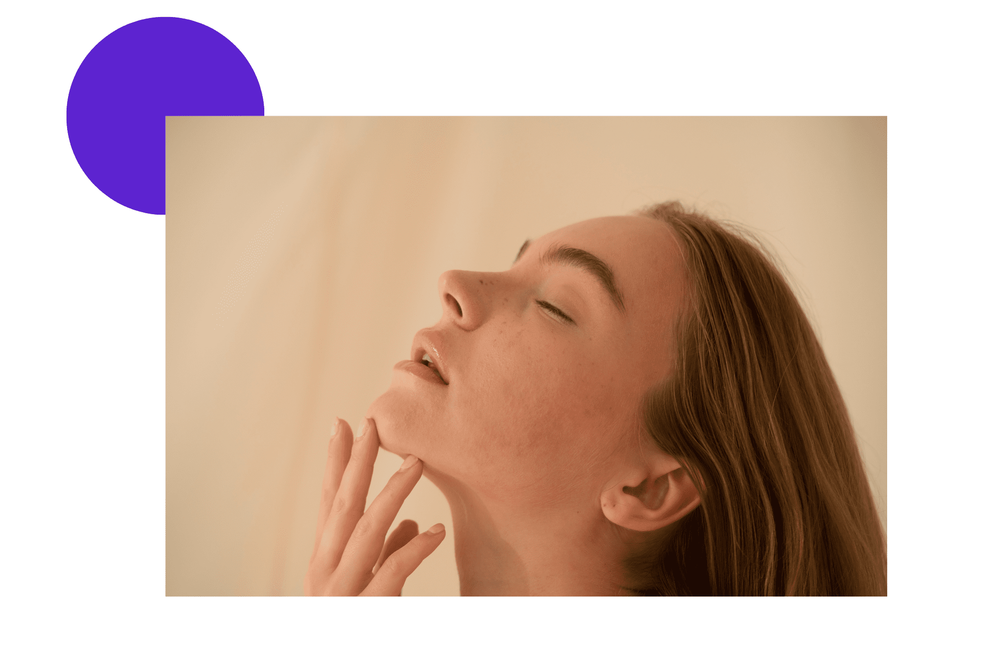 Menton d'une femme blonde