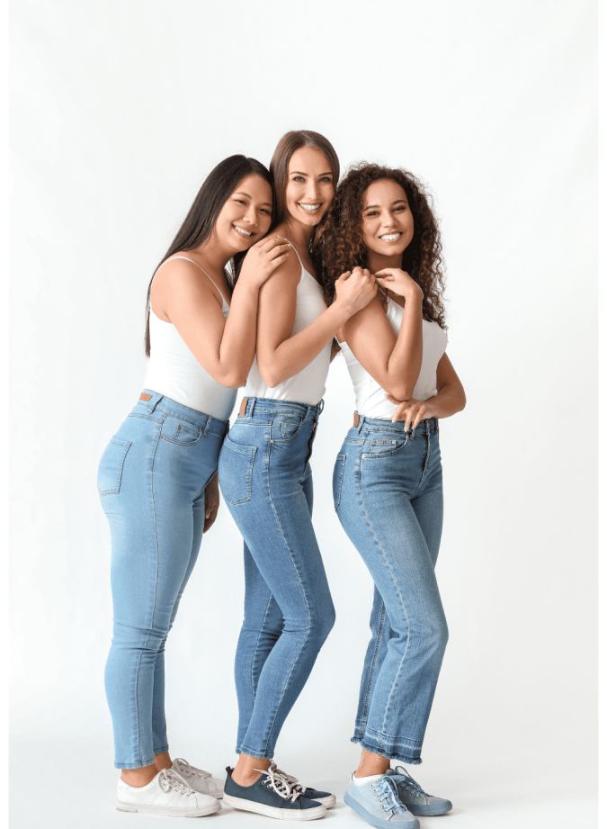 3 femmes qui ont des oedèmes du cou