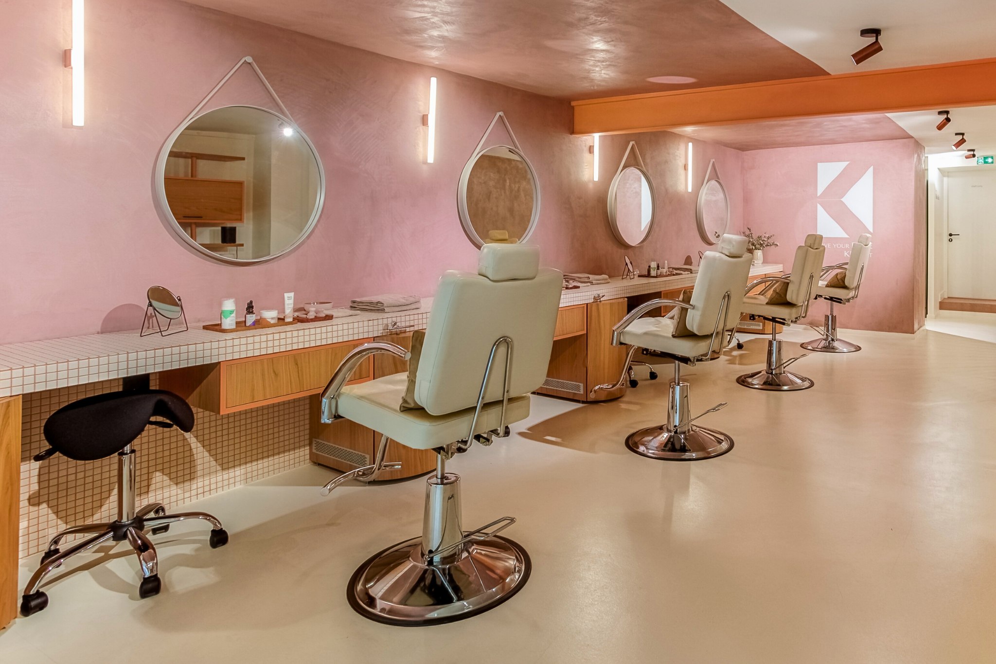 photo des fauteuils du centre facekult by aesthe sentier