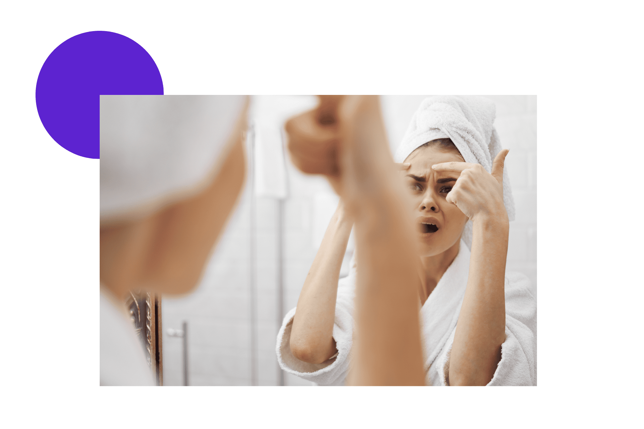 femme qui a des boutons sur le front