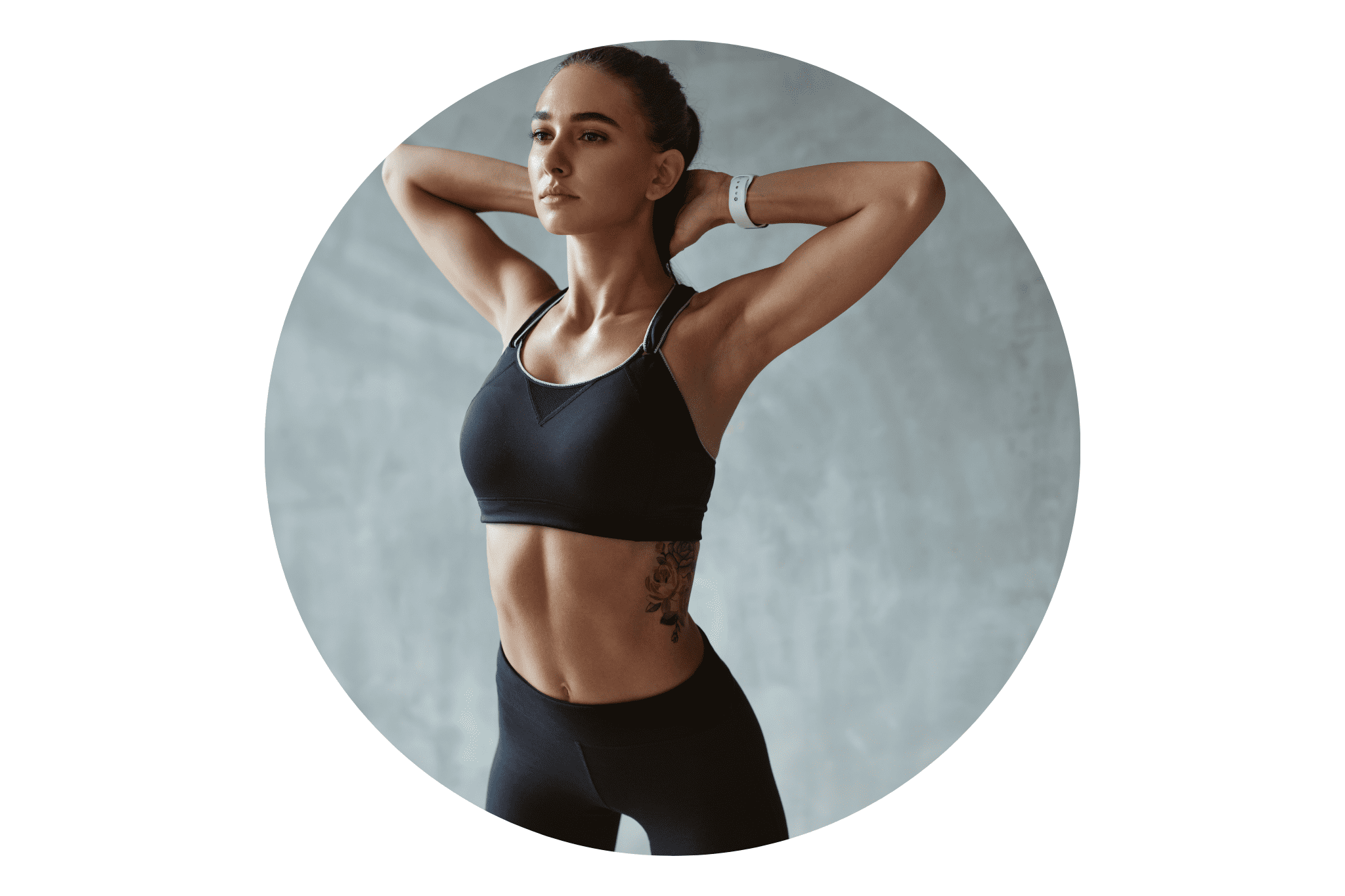 femme qui s'entraîne à la salle de sport