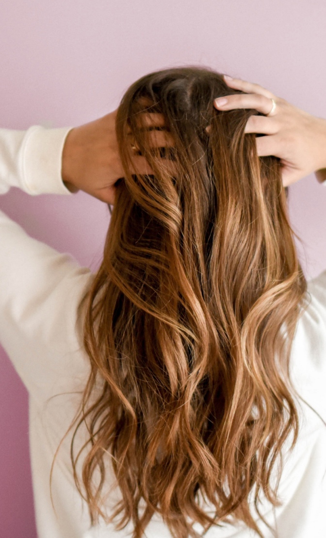 cheveux long d'une femme