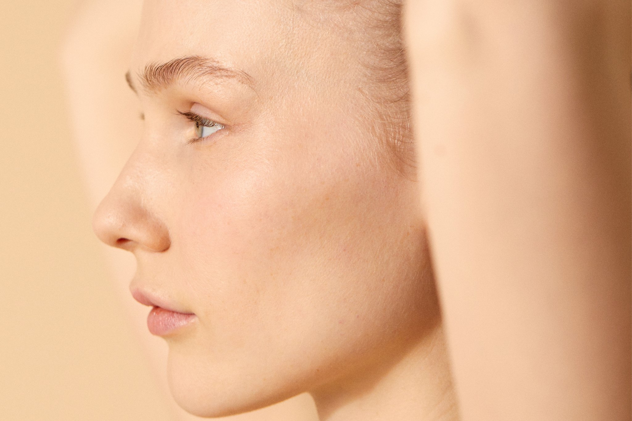 femme avec les joues creuses