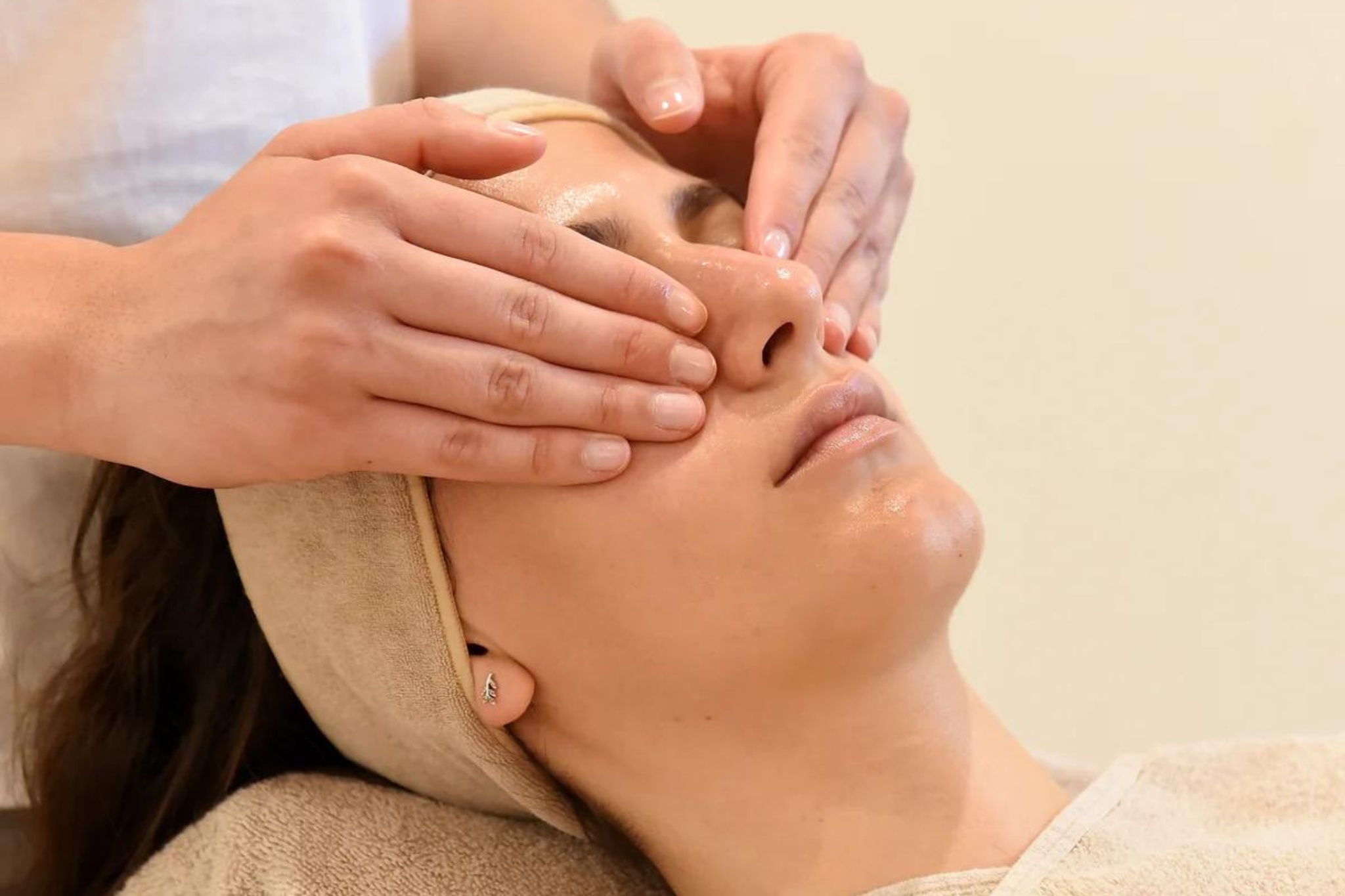 Séance massage facekult chez le studio facekult LE bon marché