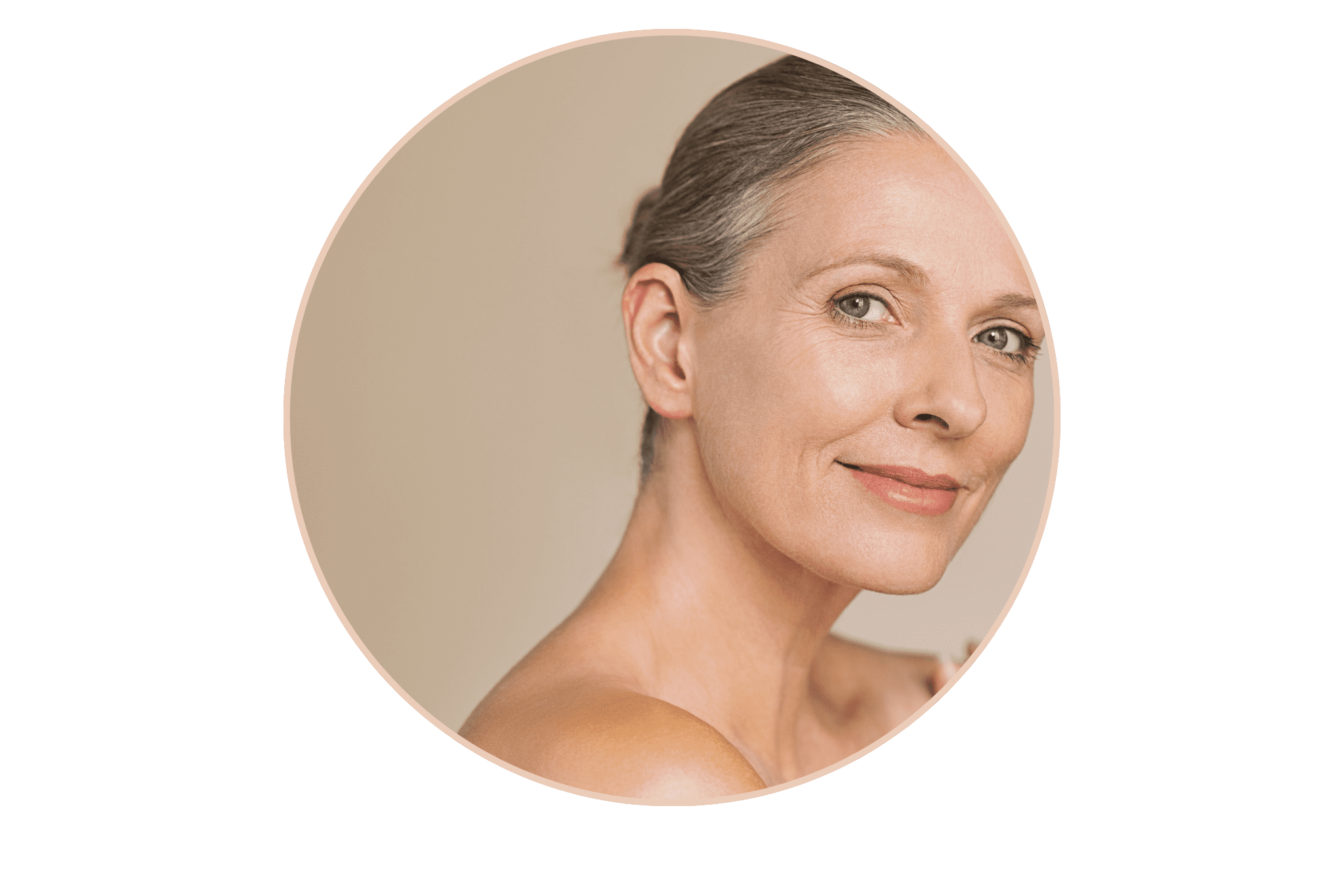 femme avec une peau mature