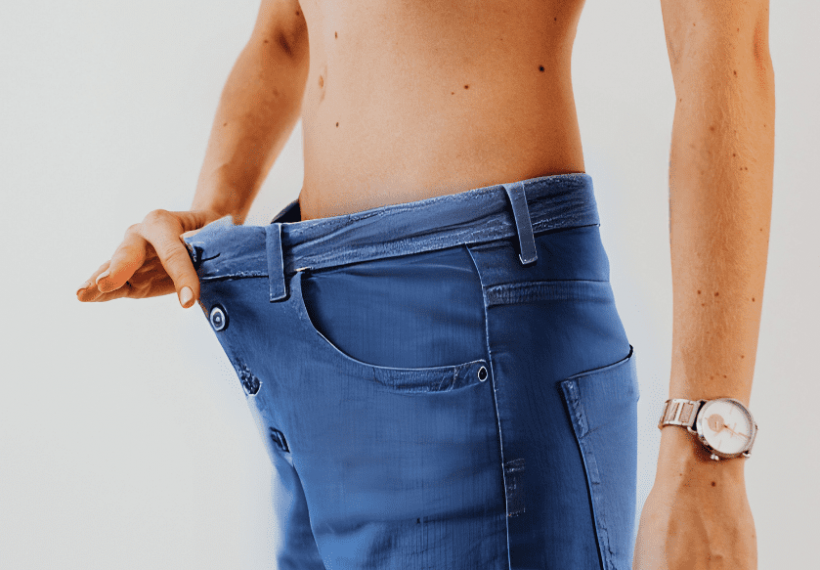 Une personne qui a perdu du poids après l'été grâce aux conseils d'aesthé