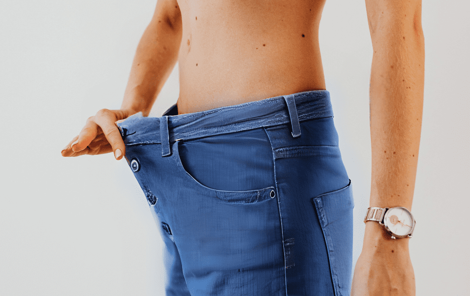 Une personne qui a perdu du poids après l'été grâce aux conseils d'aesthé