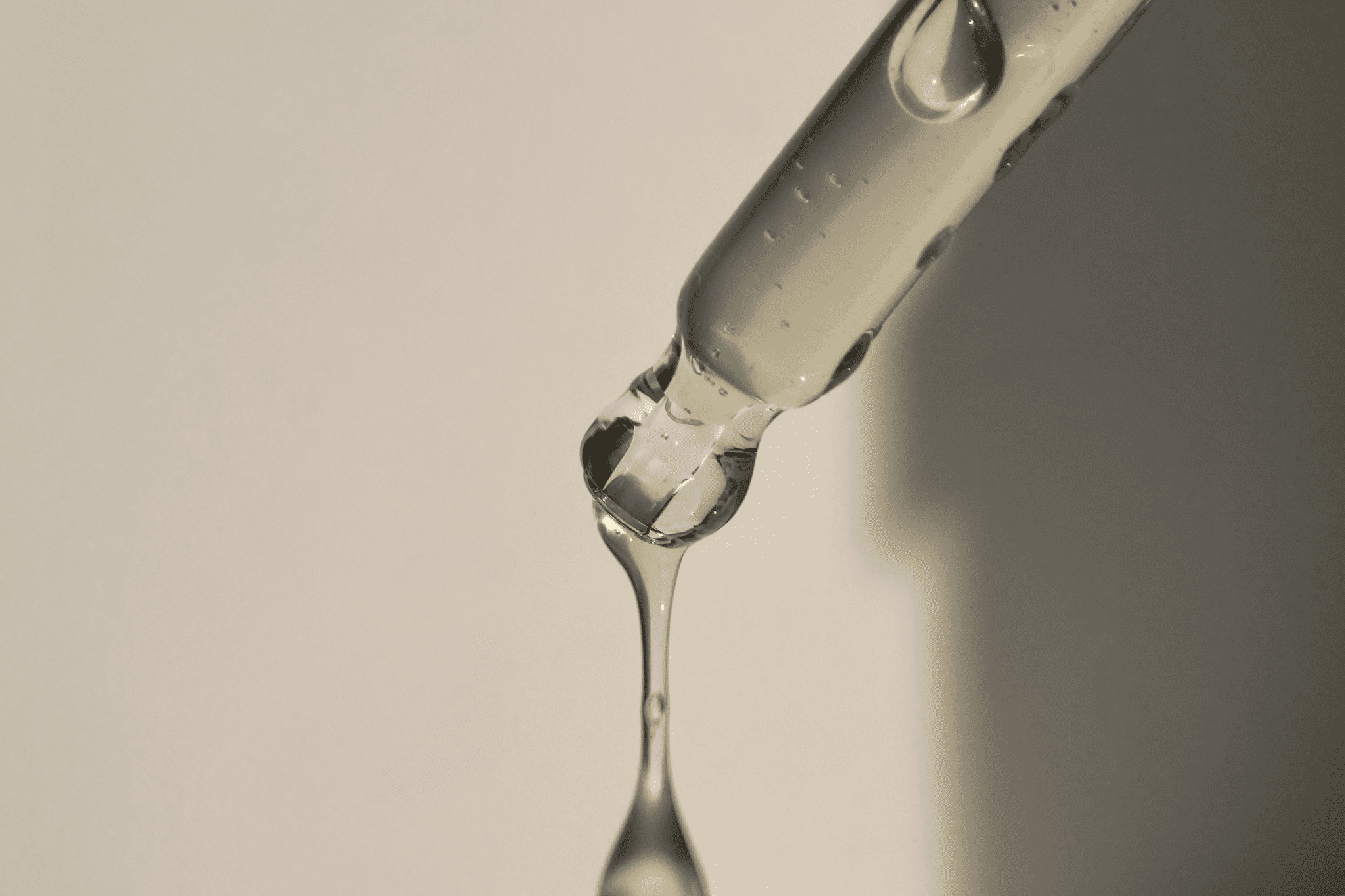 combinaison d'actifs de rétinol et d'acide hyaluronique