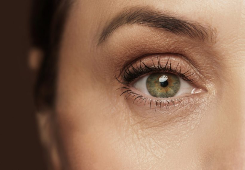 visage de femme régénéré grâce à des ingrédients naturels